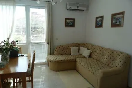 Spacious In Town Appartamento Veliko Tărnovo